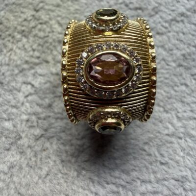 Alternative view of Anello Rigato con Tormalina Rosa e Due Pietre